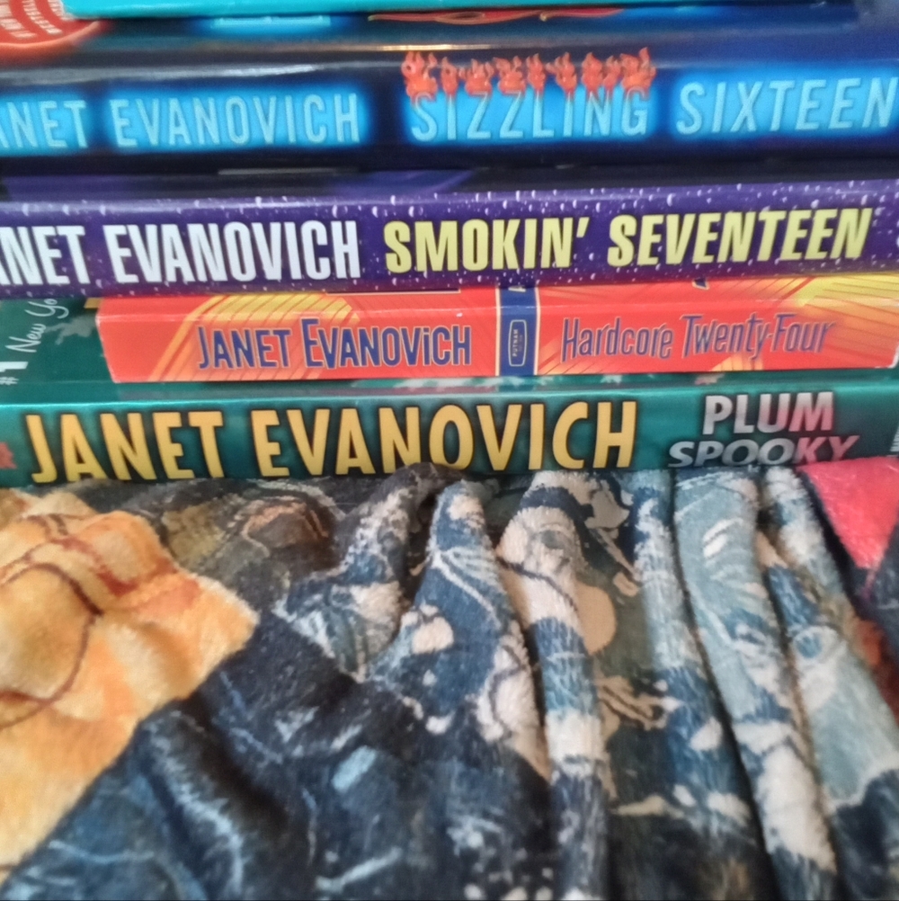 #833 More Janet Evanovich Books